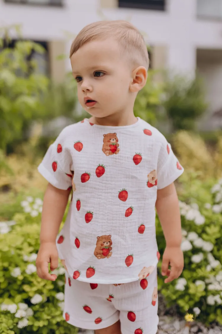 Komplet muślinowy: T-shirt i szorty Truskawki