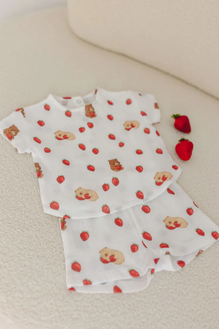 Komplet muślinowy: T-shirt i szorty Truskawki