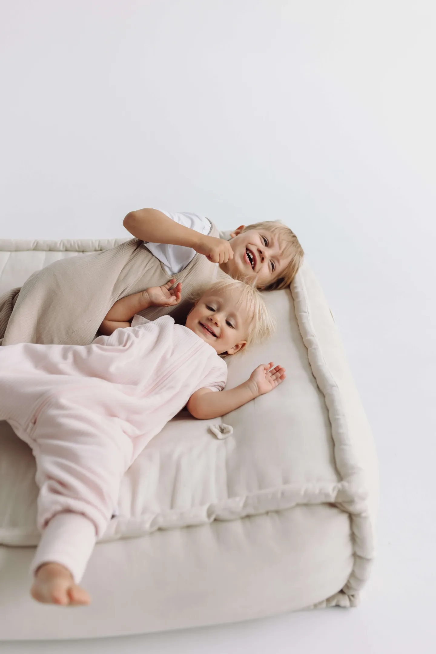 Śpiworek z nogawkami 2,5 tog Prążek beżowy
